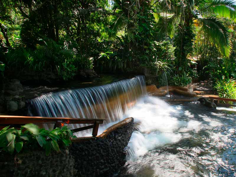 Volcán Arenal y Aguas Termales 